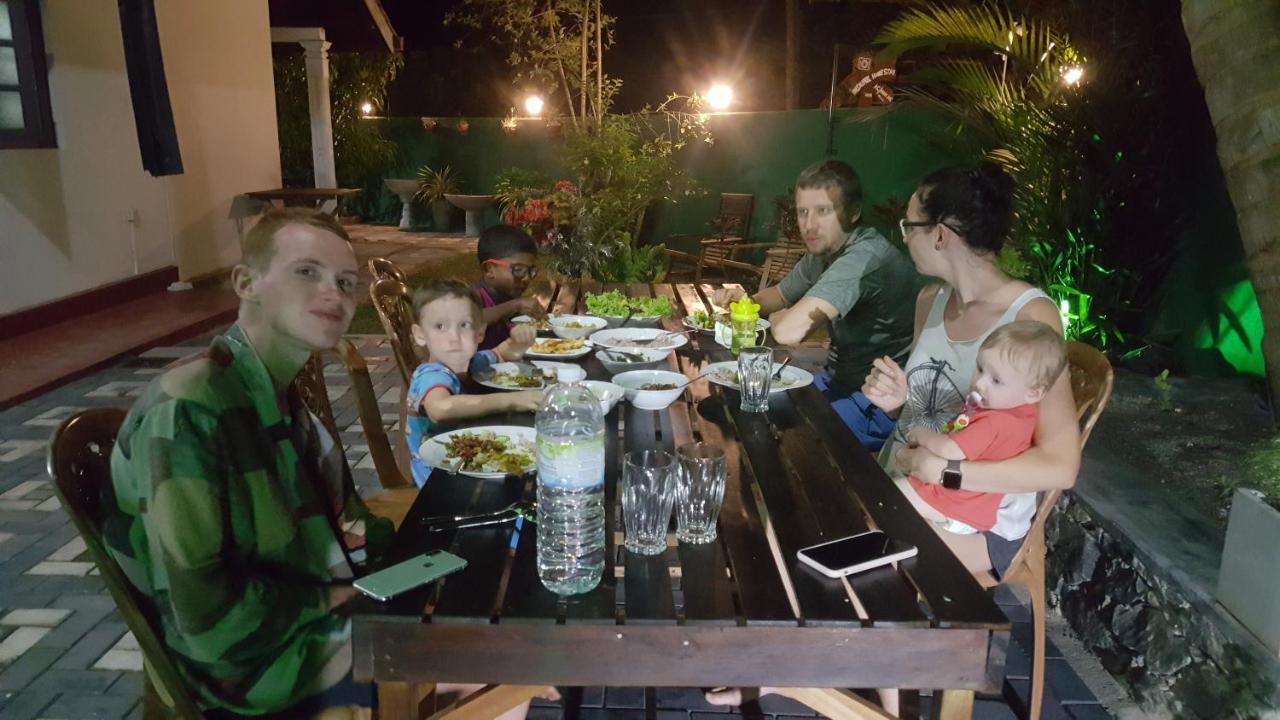 Indunil place hiriketiya Dikwella Esterno foto
